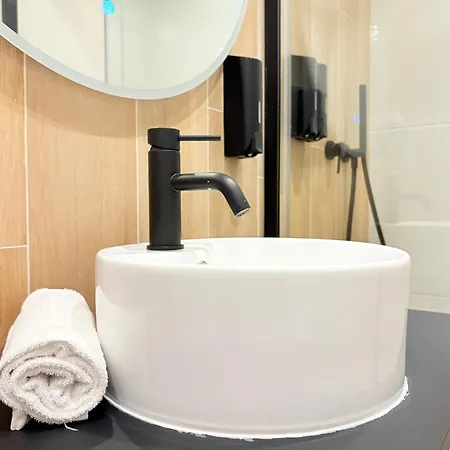 Moret Art Flats Trendy East Aparthotel
