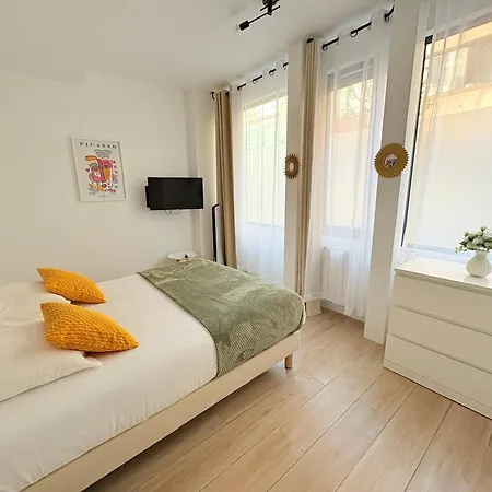 Moret Art Flats Trendy East Aparthotel 4*