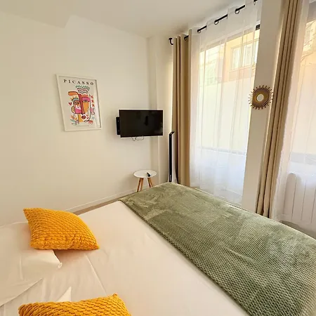 Moret Art Flats Trendy East Aparthotel 4*