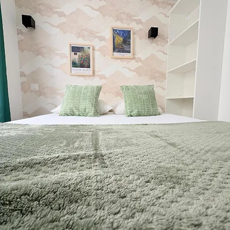 Aparthotel Moret Art Flats Trendy East 4*