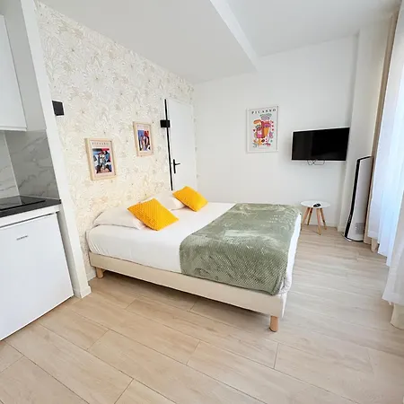 Moret Art Flats Trendy East 4*